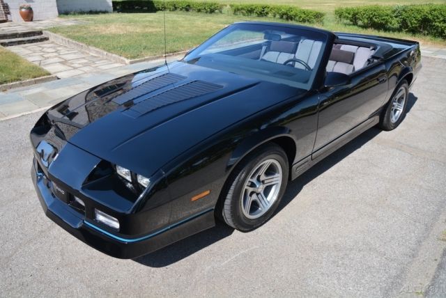 1990 Chevrolet Camaro IROC Z - photo 2