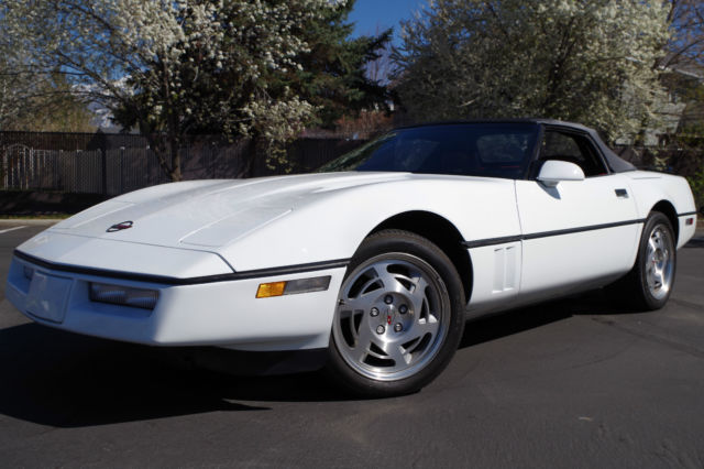 1990 Chevrolet Chevy Corvette Convertible CLEAN CARFAX! 32,607 ORIGINAL MILES! 1990 Chevrolet Corvette Convertible