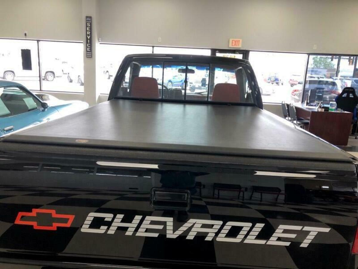 1990 Chevrolet C/K Pickup 1500 Reg Cab 117.5" WB 454 SS - photo 7