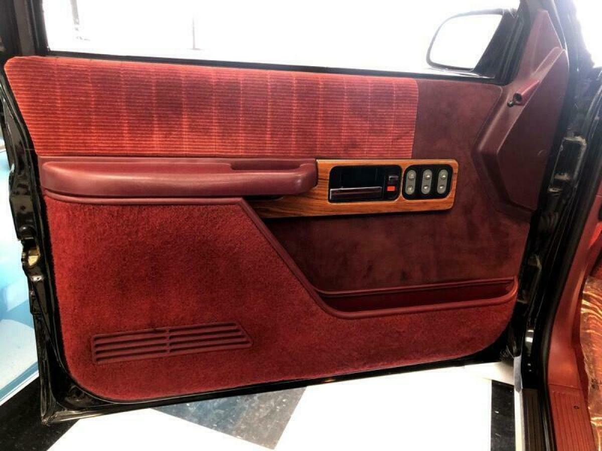 1990 Chevrolet C/K Pickup 1500 Reg Cab 117.5" WB 454 SS - photo 11