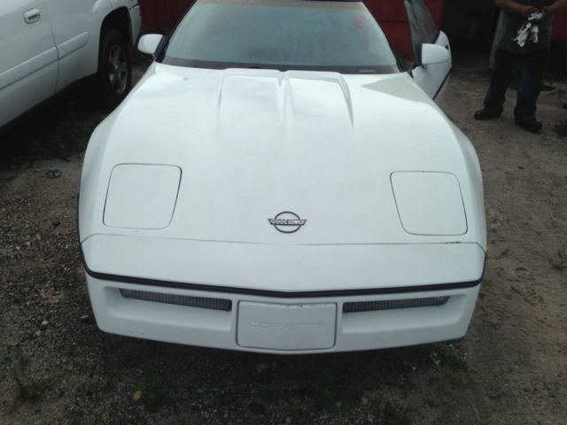 1990 Chevrolet Corvette (White, 5.7L V8 OHV 16V Engine) 1990 Chevrolet Corvette Convertible