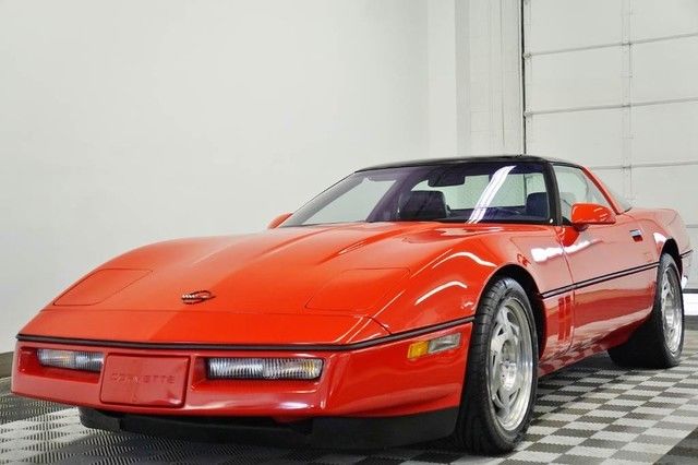 1990 Chevrolet Corvette Base Hatchback 2-Door - photo 3