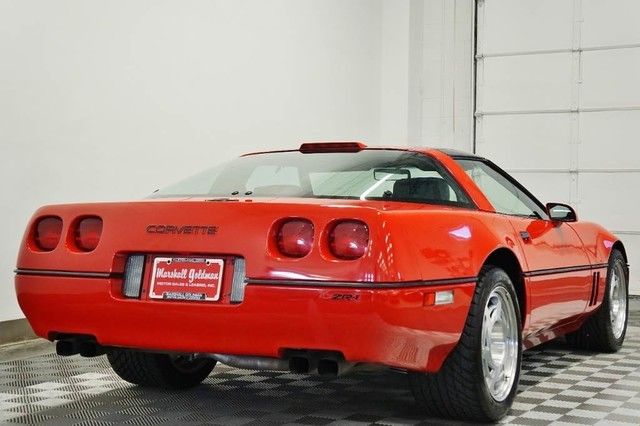 1990 Chevrolet Corvette Base Hatchback 2-Door - photo 4