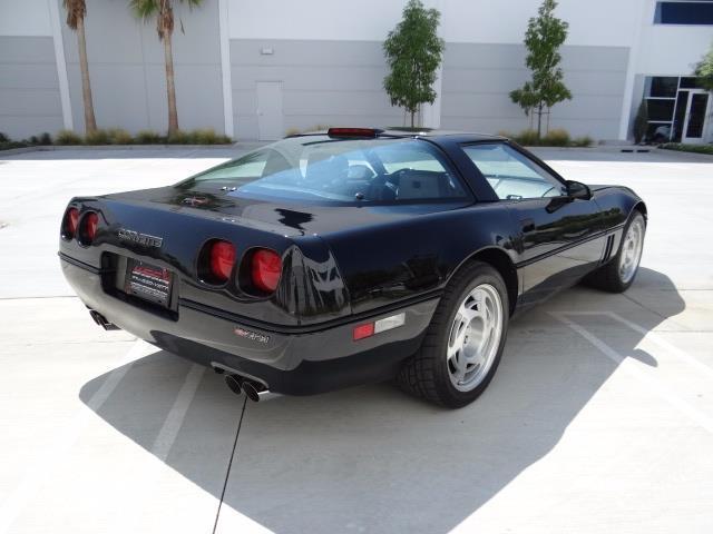 1990 Chevrolet Corvette Base Hatchback 2-Door - photo 3