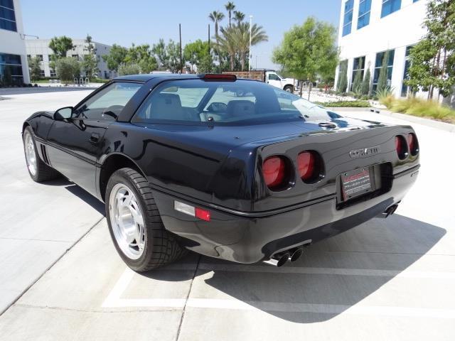 1990 Chevrolet Corvette Base Hatchback 2-Door - photo 4