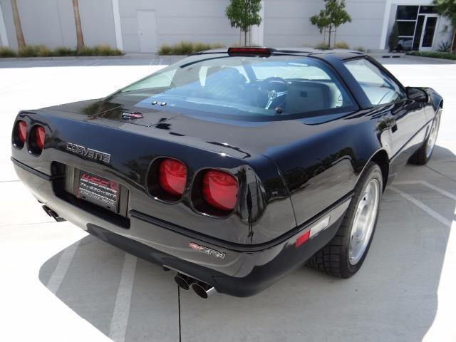 1990 Chevrolet Corvette Base Hatchback 2-Door - photo 9