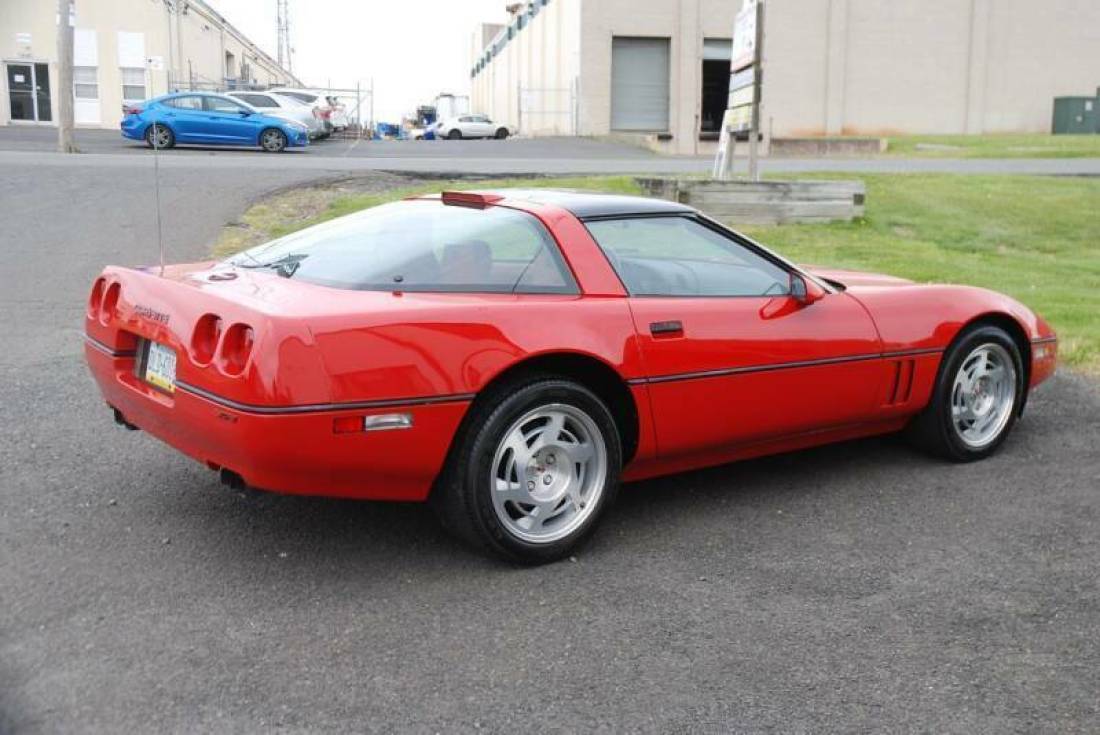 1990 Chevrolet Corvette ZR1 2dr Hatchback - photo 7