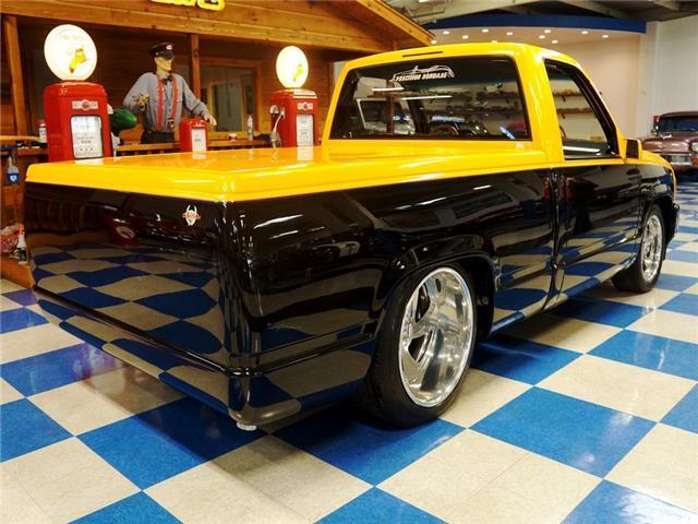 1990 Chevrolet Silverado 1500 Custom Show Truck - photo 11