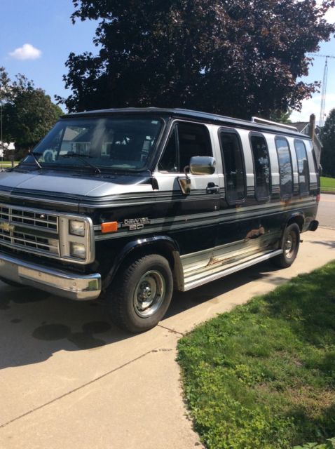 1990 Chevrolet G-20 Van, with RICON Wheelchair Lift 1990 Chevrolet G20 Van