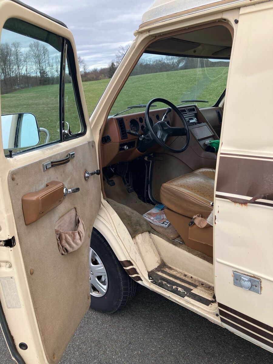 1990 Chevrolet G10 Rocky ridge weekender camper - photo 10