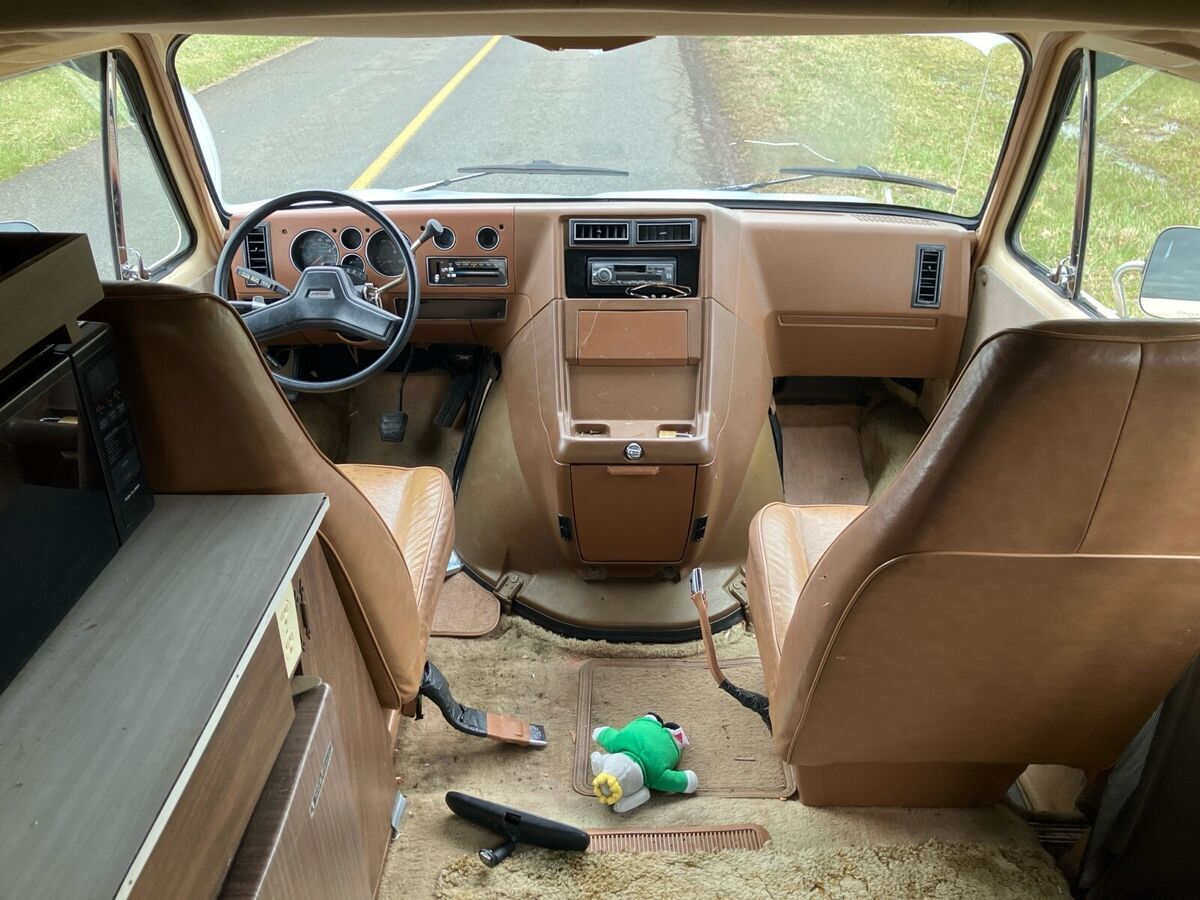 1990 Chevrolet G10 Rocky ridge weekender camper - photo 11