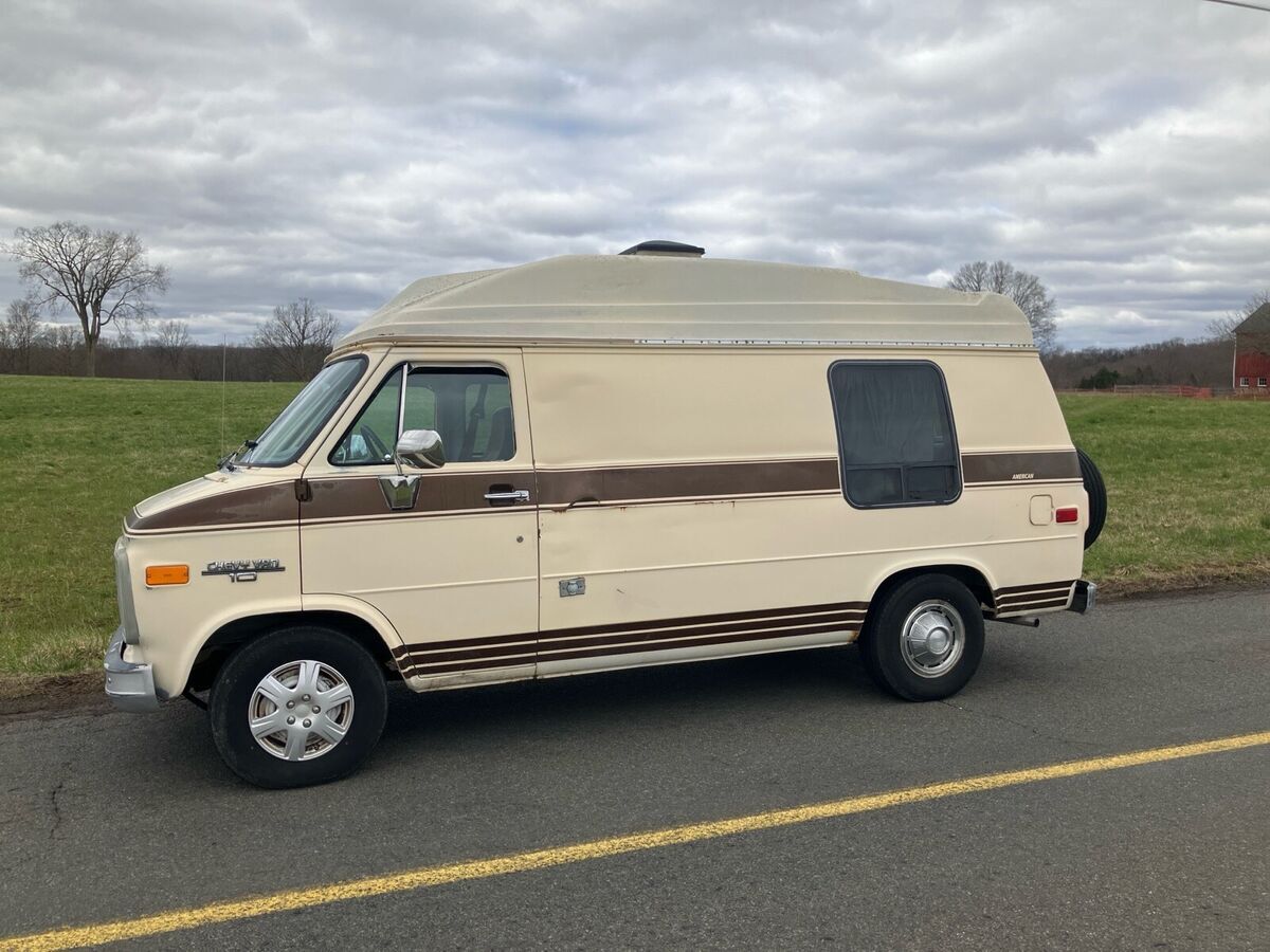 1990 Chevrolet G10 Rocky ridge weekender camper - photo 3