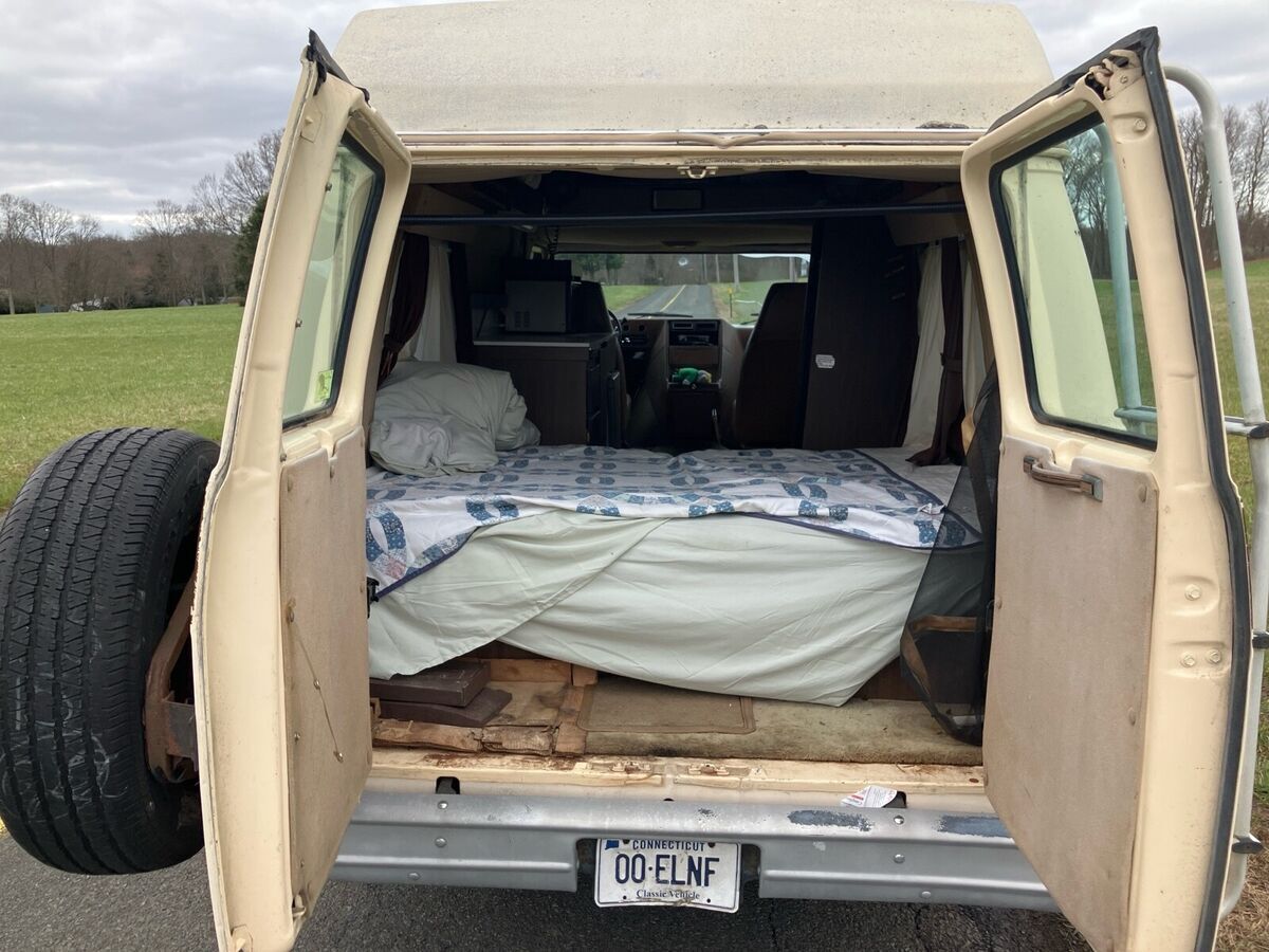 1990 Chevrolet G10 Rocky ridge weekender camper - photo 7