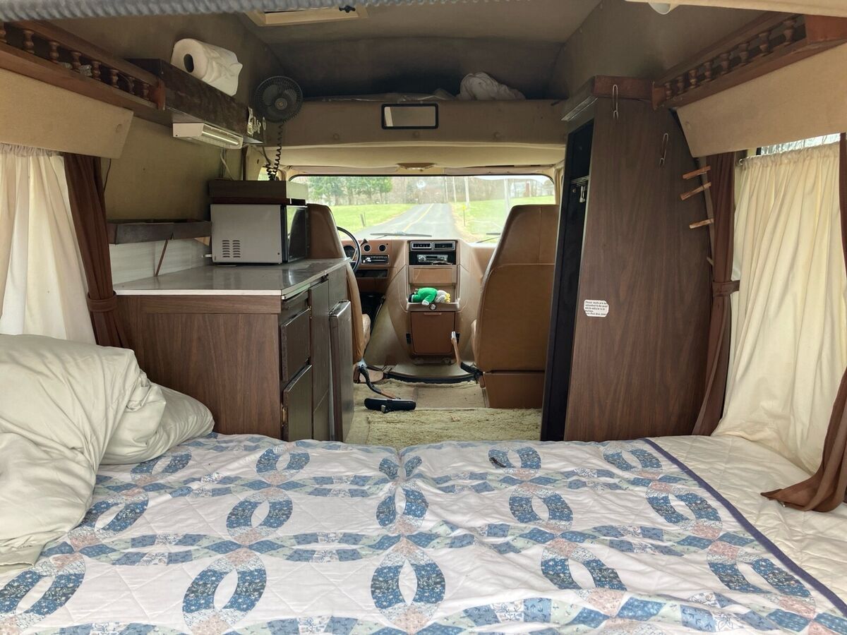 1990 Chevrolet G10 Rocky ridge weekender camper - photo 9