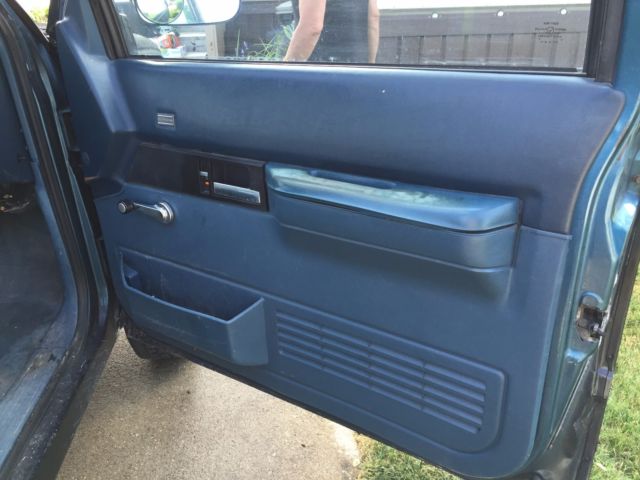 1990 Chevrolet Silverado 2500 - photo 2