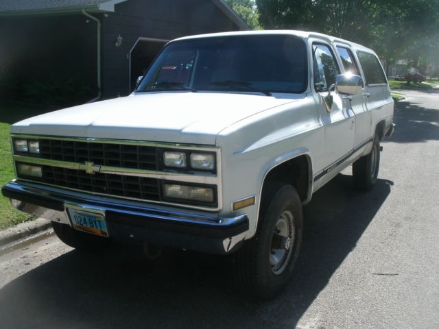 1990 CHEVROLET SILVERADO SUBURBAN V2500 3/4 TON 4X4 1990 Chevrolet Suburban SILVERADO