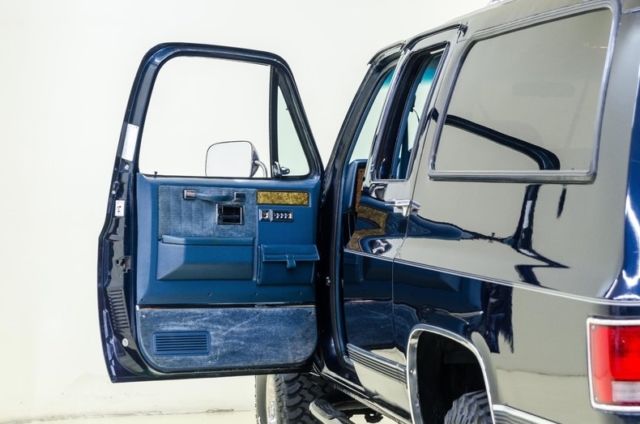 1990 Chevrolet Suburban -- - photo 10