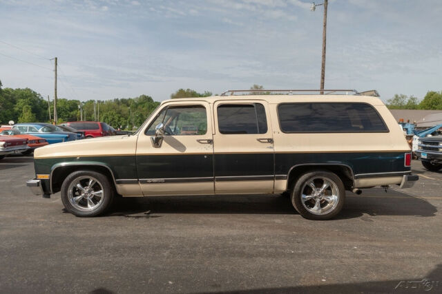 1990 Chevrolet Suburban R1500 - photo 2