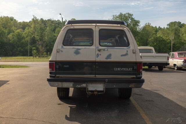 1990 Chevrolet Suburban R1500 - photo 4