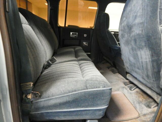 1990 Chevrolet Suburban Silverado - photo 10