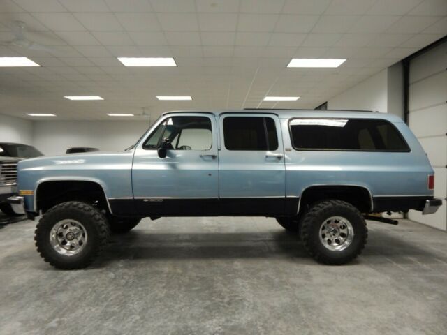 1990 Chevrolet Suburban Silverado - photo 2