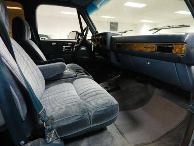 1990 Chevrolet Suburban Silverado - photo 8