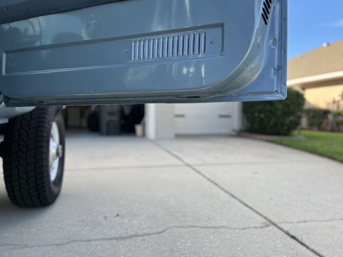 1990 Chevrolet Suburban V1500 - photo 2