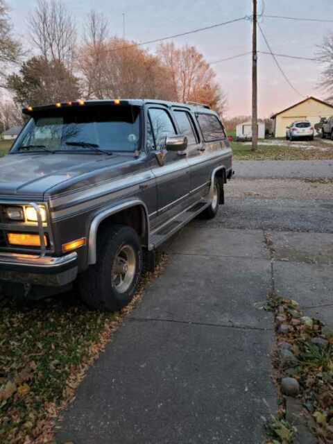 1990 Chevrolet Suburban van house - photo 2