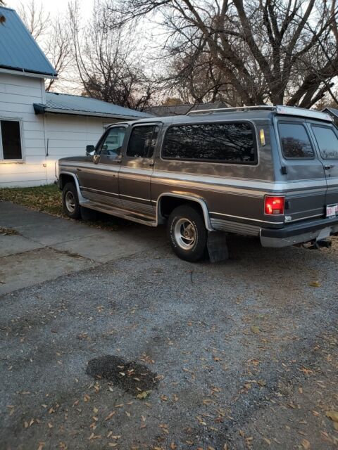 1990 Chevrolet Suburban van house - photo 3