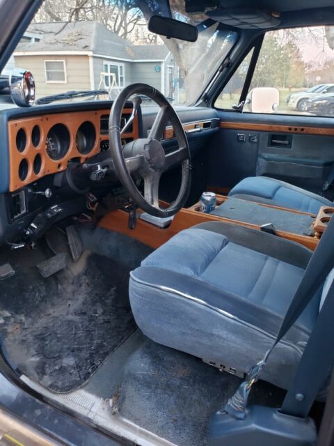 1990 Chevrolet Suburban van house - photo 5