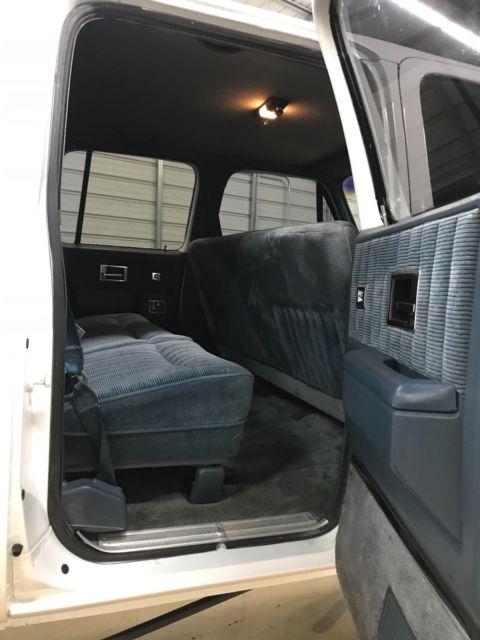 1990 Chevrolet Suburban - photo 12
