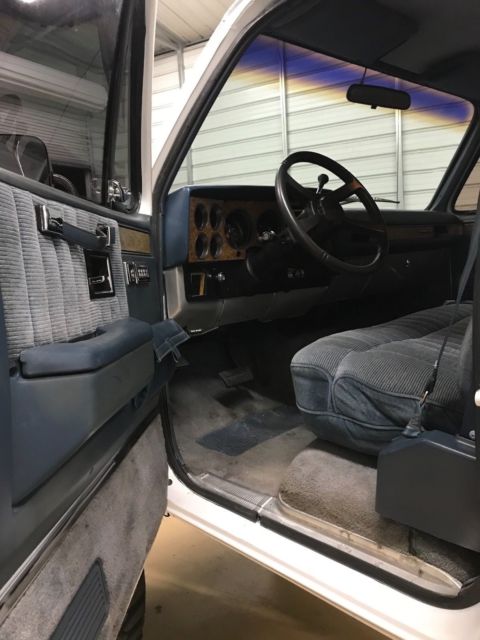 1990 Chevrolet Suburban - photo 8