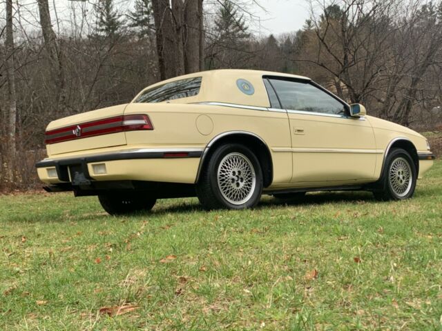 1990 Chrysler Levante - photo 3