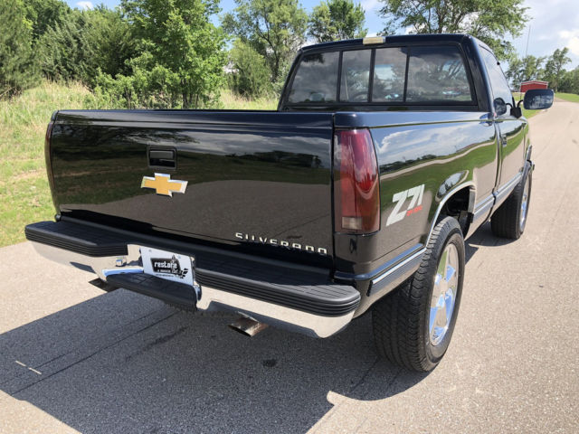 1990 Chevrolet C/K Pickup 1500 - 4x4 Z71 Short Box,AC, New Black Finish, No Rust - photo 8