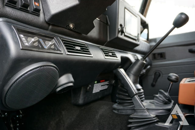 1990 Land Rover Defender - photo 9