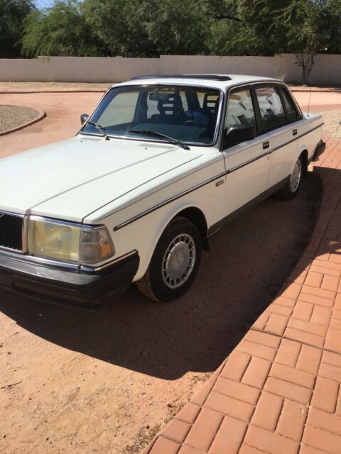 1990 DL 240 4dr Sedan 1990 Volvo 240 DL