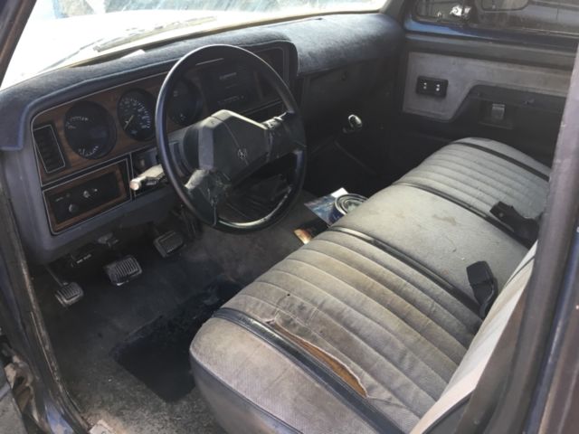 1990 Dodge Ram 2500 - photo 6