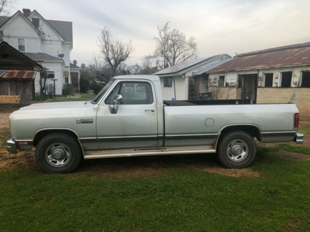 1990 Dodge Ram 2500 Base - photo 4