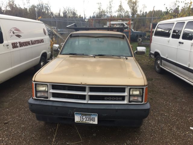 1990 Dodge Dakota Base 2-Door 3.9L 1990 Dodge Dakota Base Convertible 2-Door