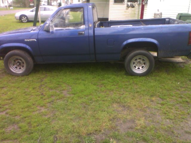 1990 Dodge Dakota Base Standard Cab Pickup 2-Door 3.9L 1990 Dodge Dakota