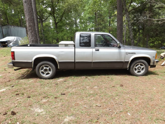 1990 Dodge Dakota LE Extended Cab Pickup 2-Door 3.9L 1990 Dodge Dakota LE (LIMITED EDITION) EXTENDED CAB