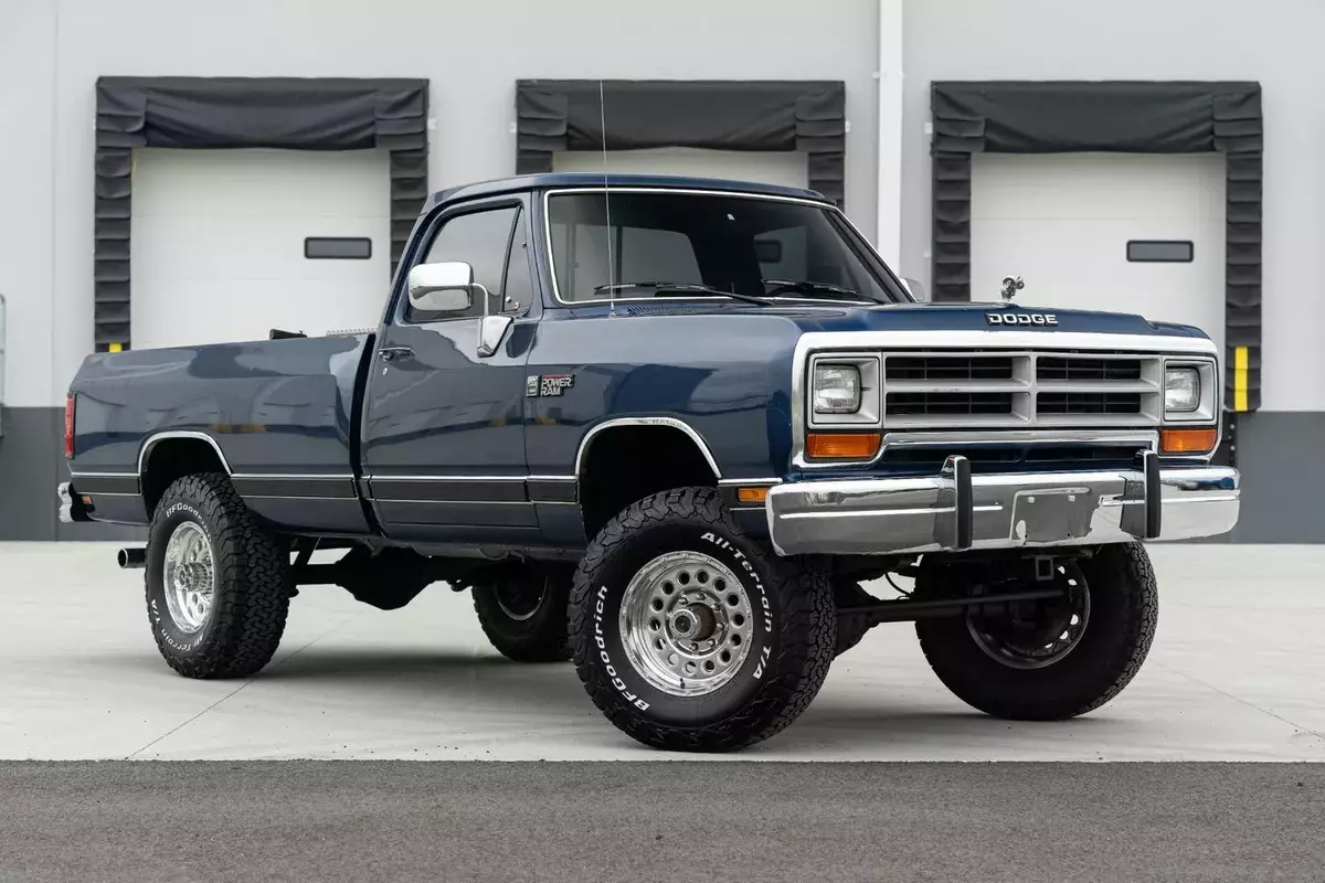 1990 DODGE RAM 250 4X4 5.9L CUMMINS DIESEL 128K MILES NEW 4" LIFT KIT NEW SHOCKS 1990 Dodge RAM 250 Base