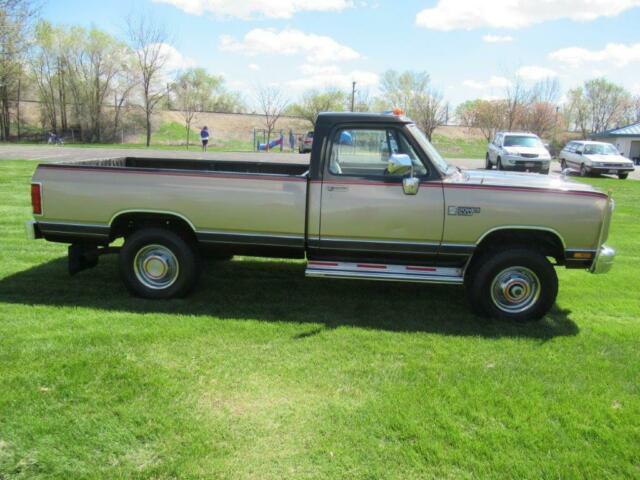 1990 Dodge Ram 2500 LE - 4X4 CUMMINS - photo 3