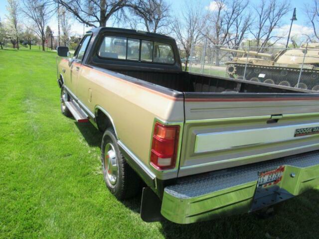 1990 Dodge Ram 2500 LE - 4X4 CUMMINS - photo 9