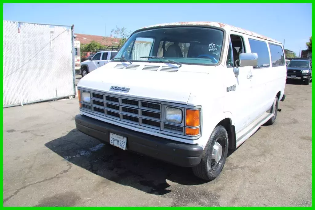 1990 Dodge Ram Van B250 5.2 L V8 NO RESERVE 1990 Dodge Ram Van B250