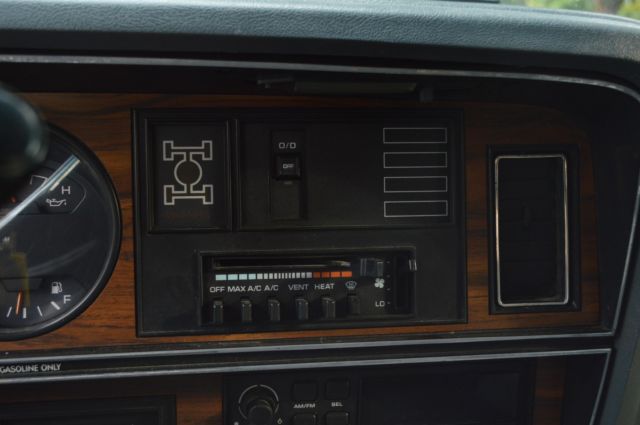 1990 Dodge Ramcharger Full Size SUV - photo 8