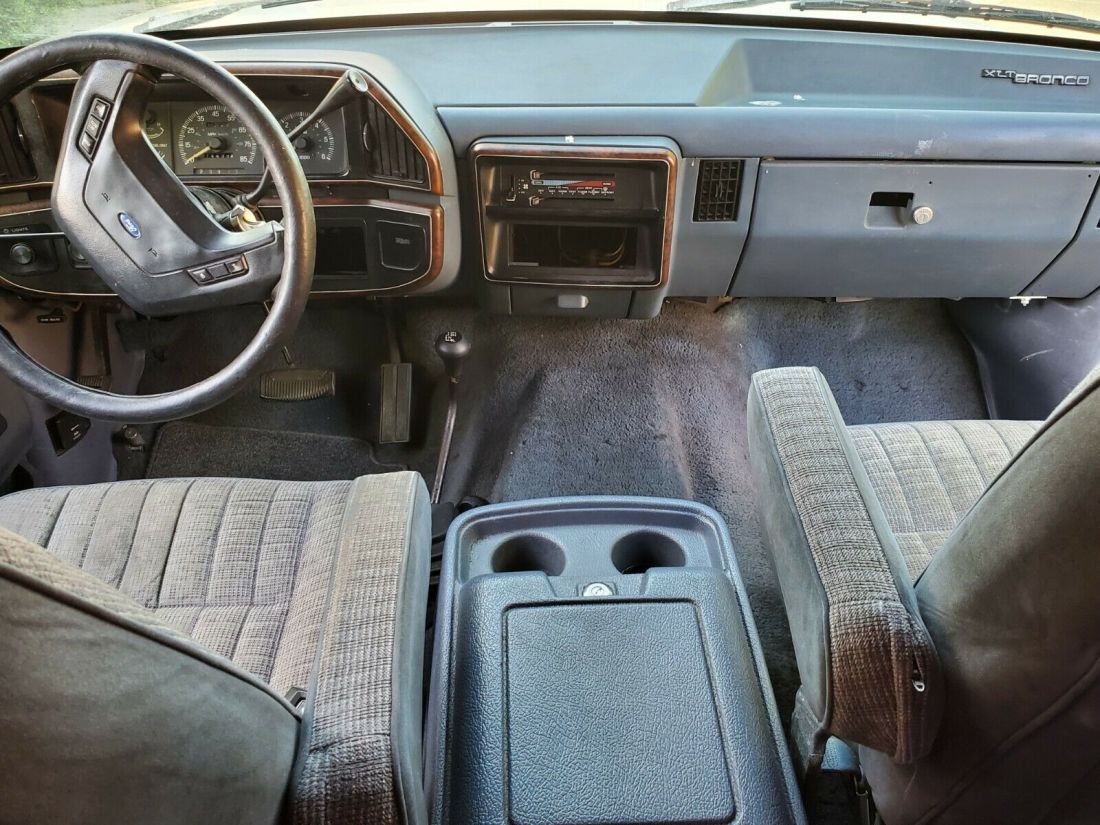 1990 Ford Bronco XLT - photo 9