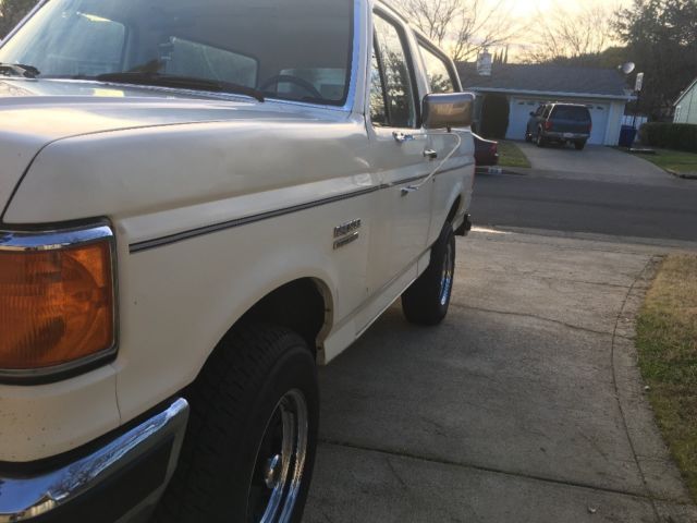 1990 Ford Bronco Custom - photo 2