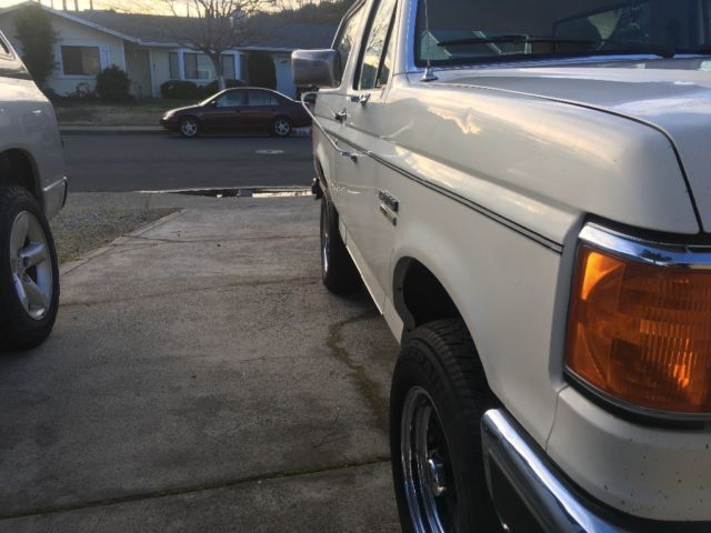 1990 Ford Bronco Custom - photo 3