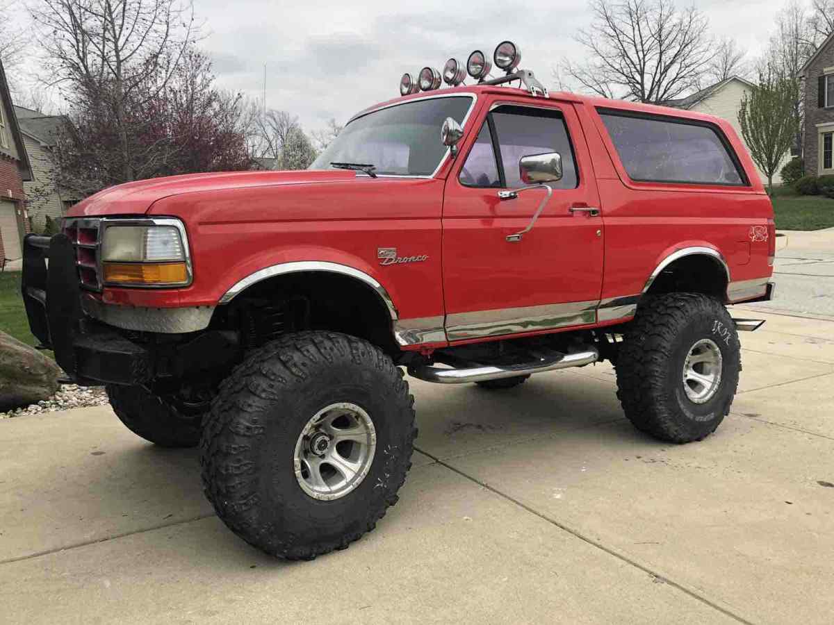 1990 Ford Bronco SUV Red 4WD Automatic U100 1990 Ford Bronco U100